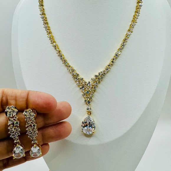 Elegant Classic Handcrafted Set - Picture 2 of 3